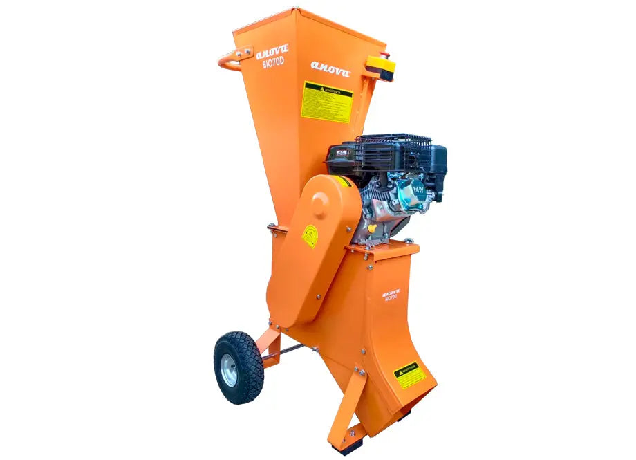 Häcksler Anova 7HP 84742000 mit 76mm Häckselkapazität und zwei Trichtern, Seitenansicht