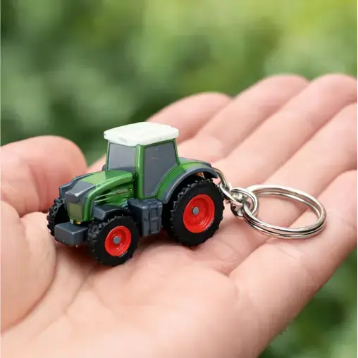 Schlüsselanhänger Fendt 939 Vario Miniaturmodell als Geschenk für Traktor-Fans