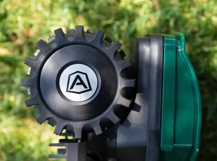 Ambrogio L15 Deluxe bis 600 m² - Steigung: 45% | inkl. 100 Meter Kabel + 100 Nägel Ambrogio